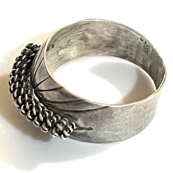 🗝️ Signed - Tahe, Vintage Navajo Sterling Silver Twisted Wire Accent Ring - Picture 4 of 6